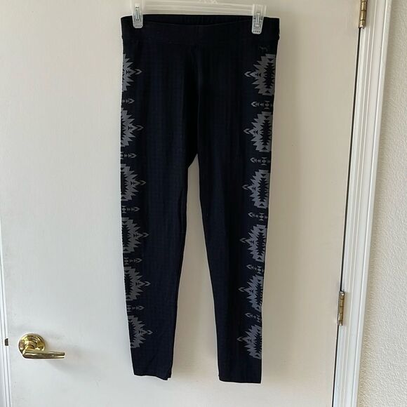 Pink Victorias Secret Aztec Design Leggings  Size L GUC Black/silver - Picture 1 of 5